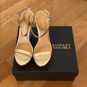 FINAL CALL!!! adgley Mischka gold platform sandals